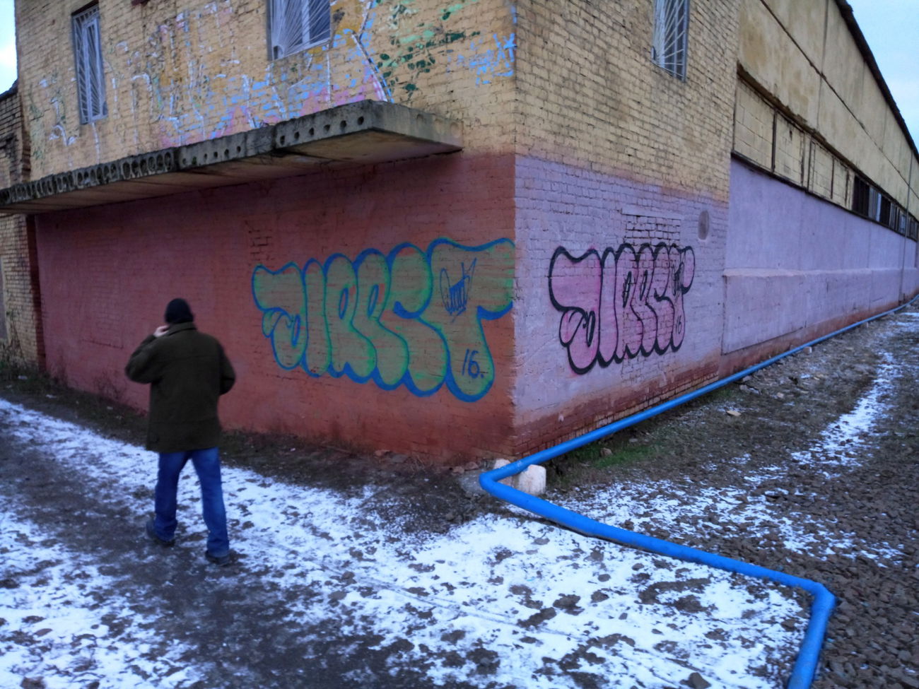 Graffiti Wall - Photo by DIRECT - Direct (2016)