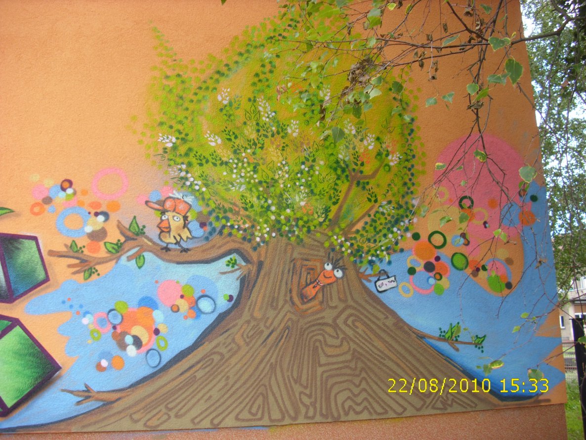 Graffiti Street Art - Photo by DIRK - eis.t, tank (2010)