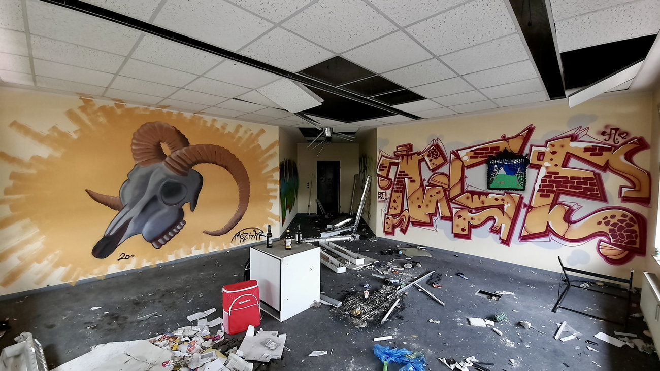 Graffiti Artwork - Photo by DISOE - Mezkar, TiSOE, kbf (2020)