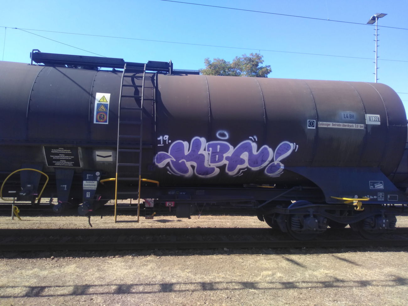 Graffiti Train - Photo by DISOE - kbf, tisoe (2019)