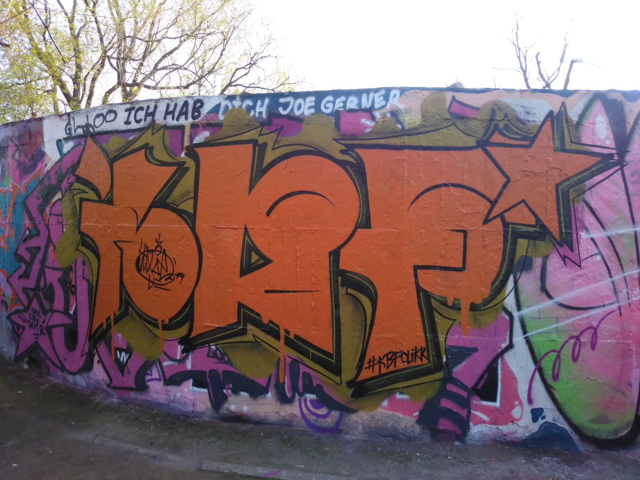 Graffiti Wall - Photo by DISOE - KBF, FDA, Tisoe (2020)