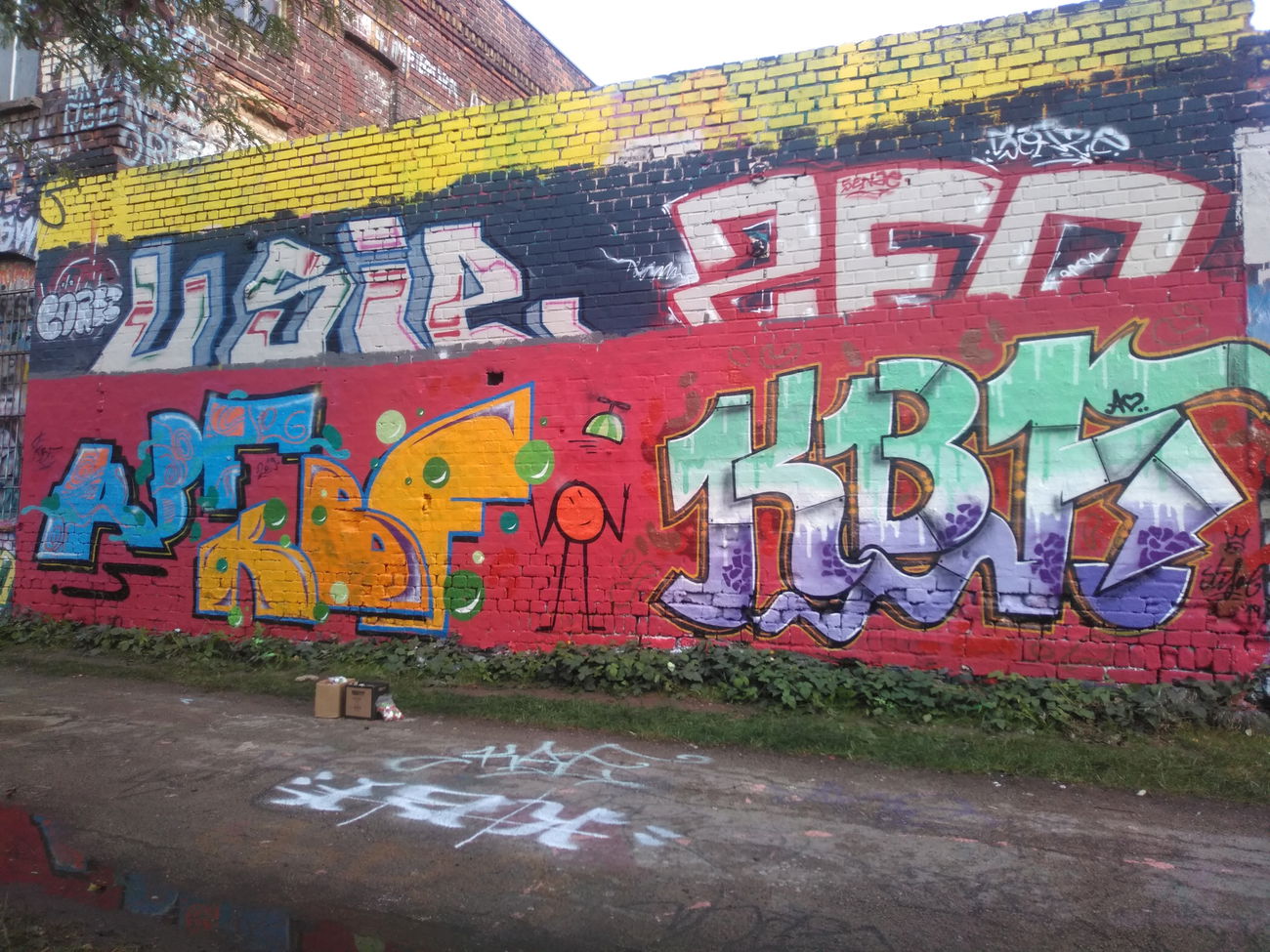 Graffiti Wall - Photo by DISOE - kbf, fda, usie (2020)