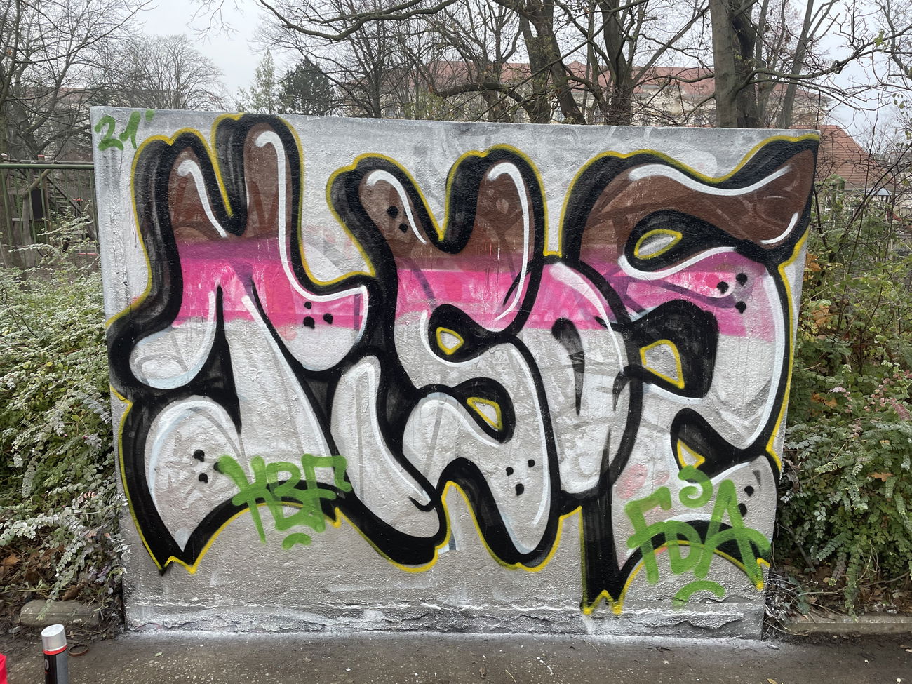 Graffiti Wall - Photo by DISOE - kbf, fda (2021)