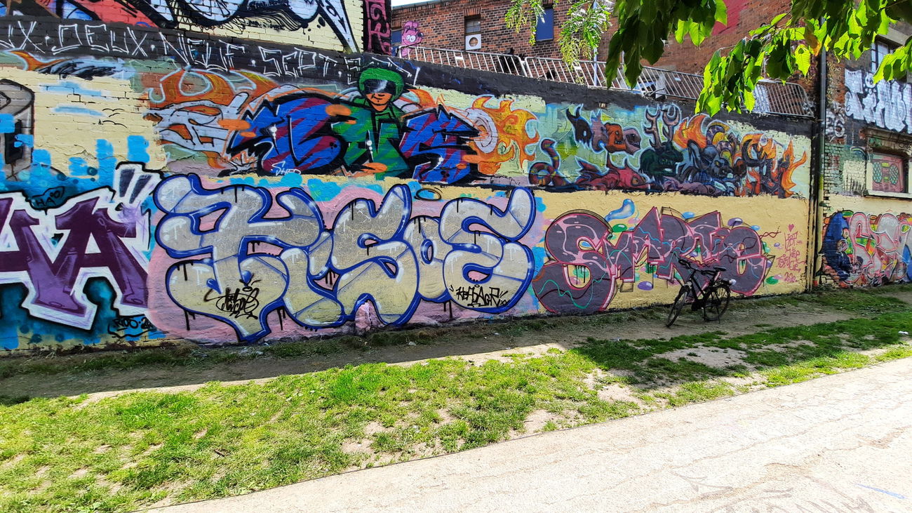 Graffiti Photo by DISOE (2021)