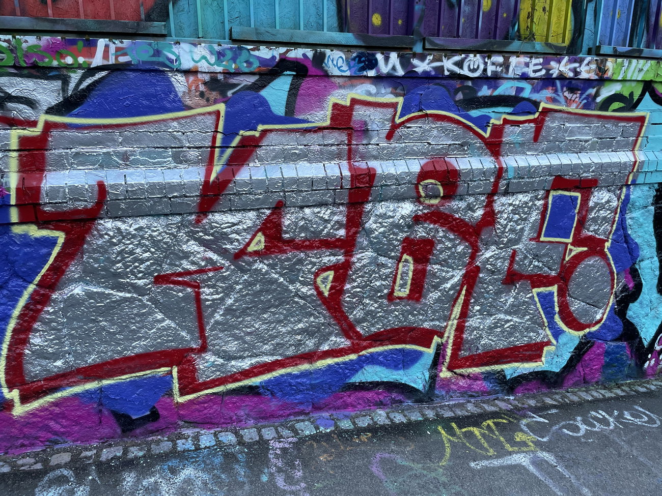 Graffiti Wall - Photo by DISOE - kbf, fda