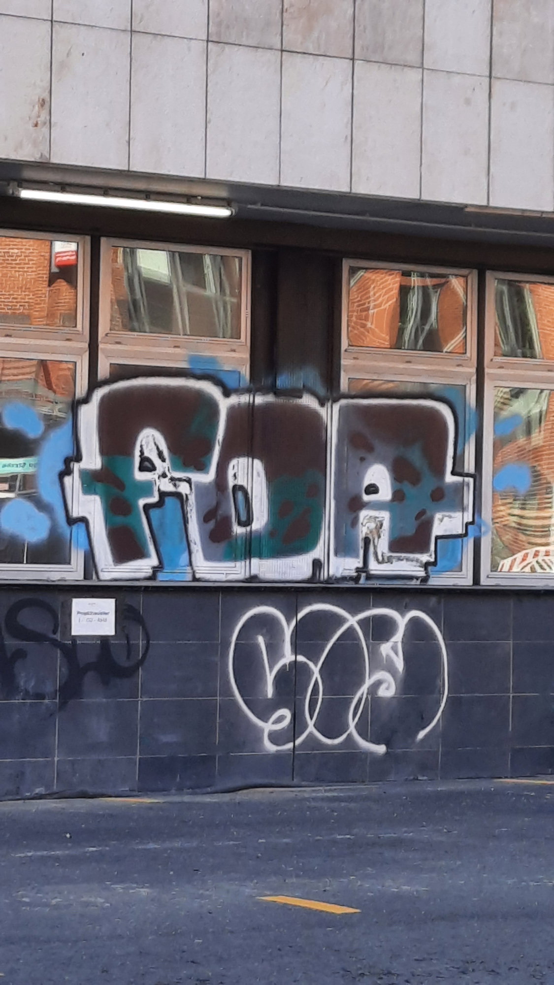 Graffiti Wall - Photo by DISOE - fda (2016)