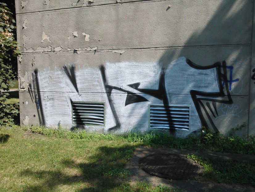 Graffiti Bombing - Photo by DMENZ - nsr, chor, dmenz (2013)