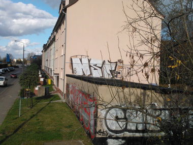 Graffiti Bombing - Photo by DMENZ - dmenz, chor, nsr (2013)