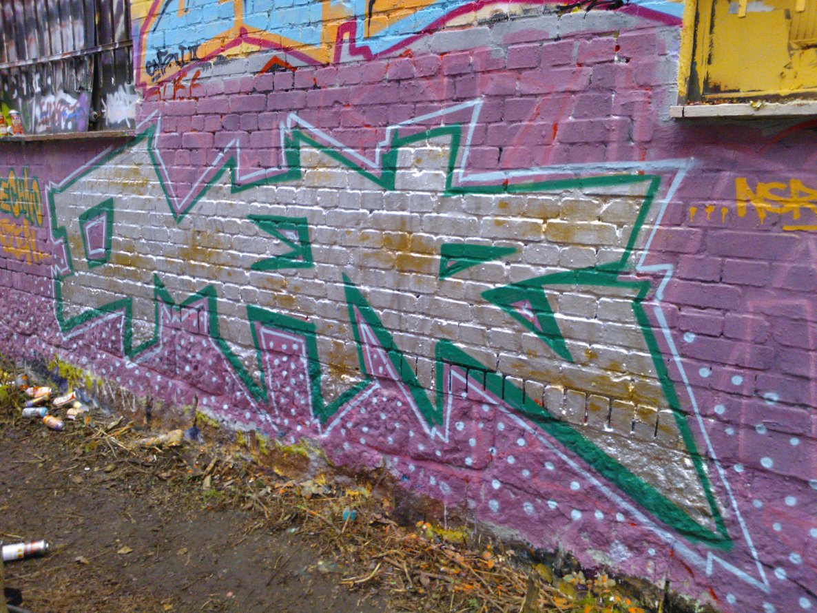Graffiti Wall - Photo by DMENZ - dmenz, solid, wader (2013)
