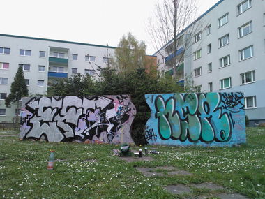 Graffiti Wall - Photo by DMENZ - nsr, ef, solid (2014)