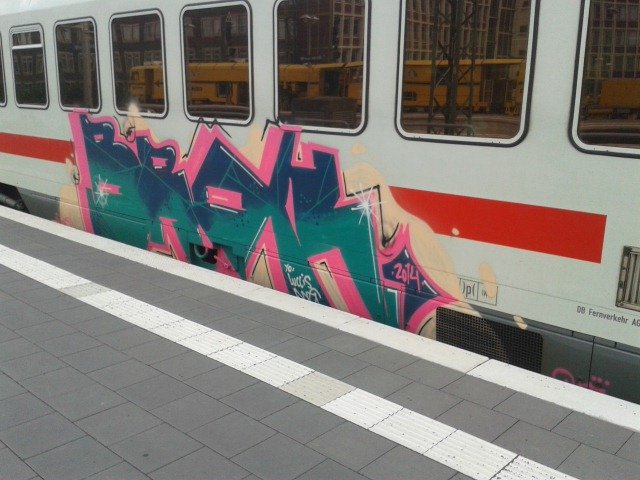 Graffiti Train - Photo by DOHE - brok, train, graffiti (2014)