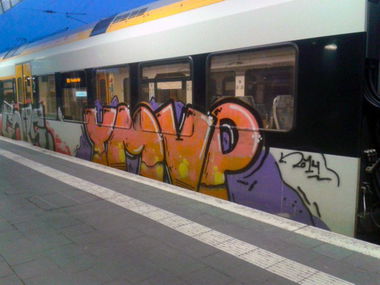 Graffiti Train in Münster - Photo by DOHE - ym, vp, cops (2014)