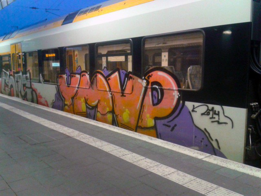 Graffiti Train in Münster - Photo by DOHE - ym, vp, cops (2014)