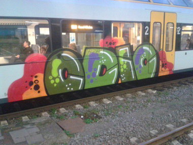 Graffiti Train - Photo by DOHE - odio, emon, oms (2015)