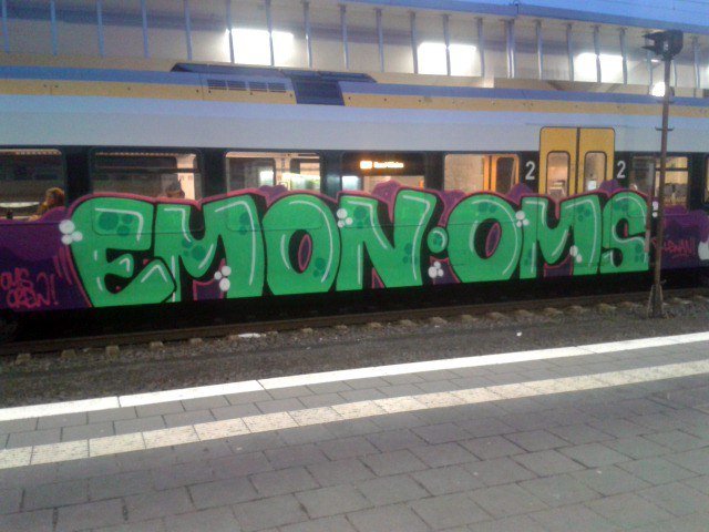 Graffiti Train - Photo by DOHE - emon, oms, crew (2015)