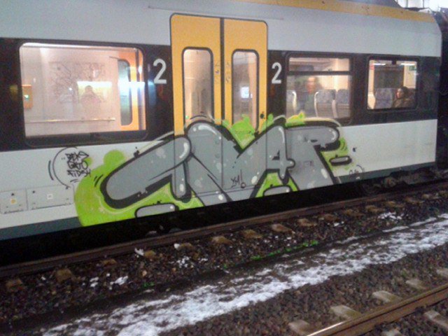 Graffiti Train - Photo by DOHE - snap, beks, fidsh (2015)