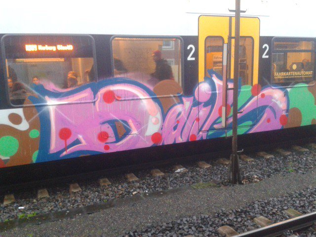 Graffiti Train - Photo by DOHE - devil, beks, rue (2015)