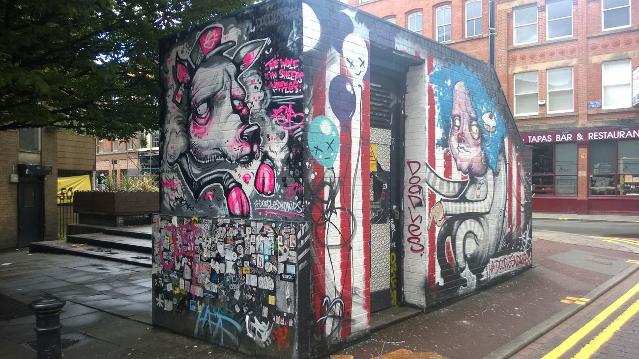 Graffiti Wall - Photo by DOODLESNDRIPS