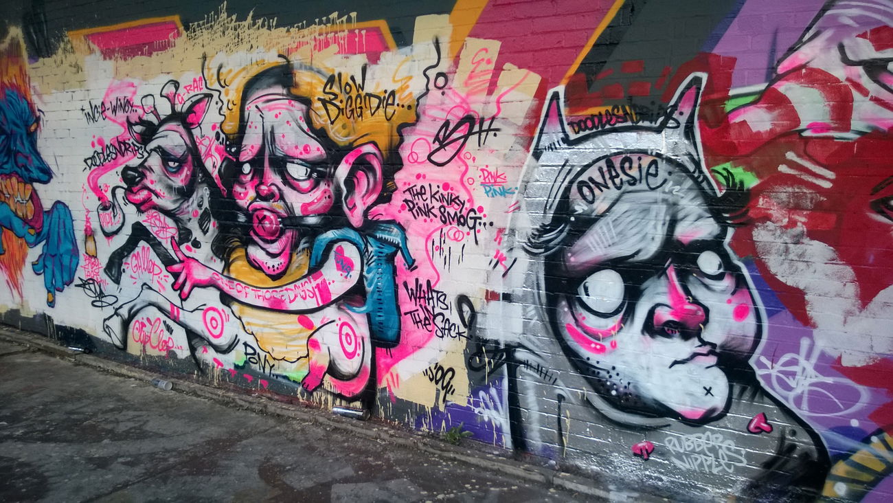 Graffiti Wall - Photo by DOODLESNDRIPS