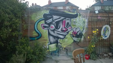 Graffiti Wall - Photo by DOODLESNDRIPS - Bisto
