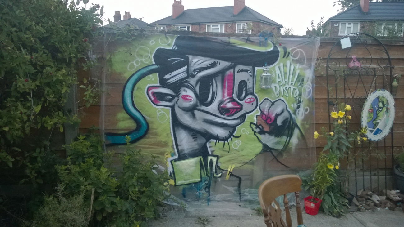 Graffiti Wall - Photo by DOODLESNDRIPS - Bisto