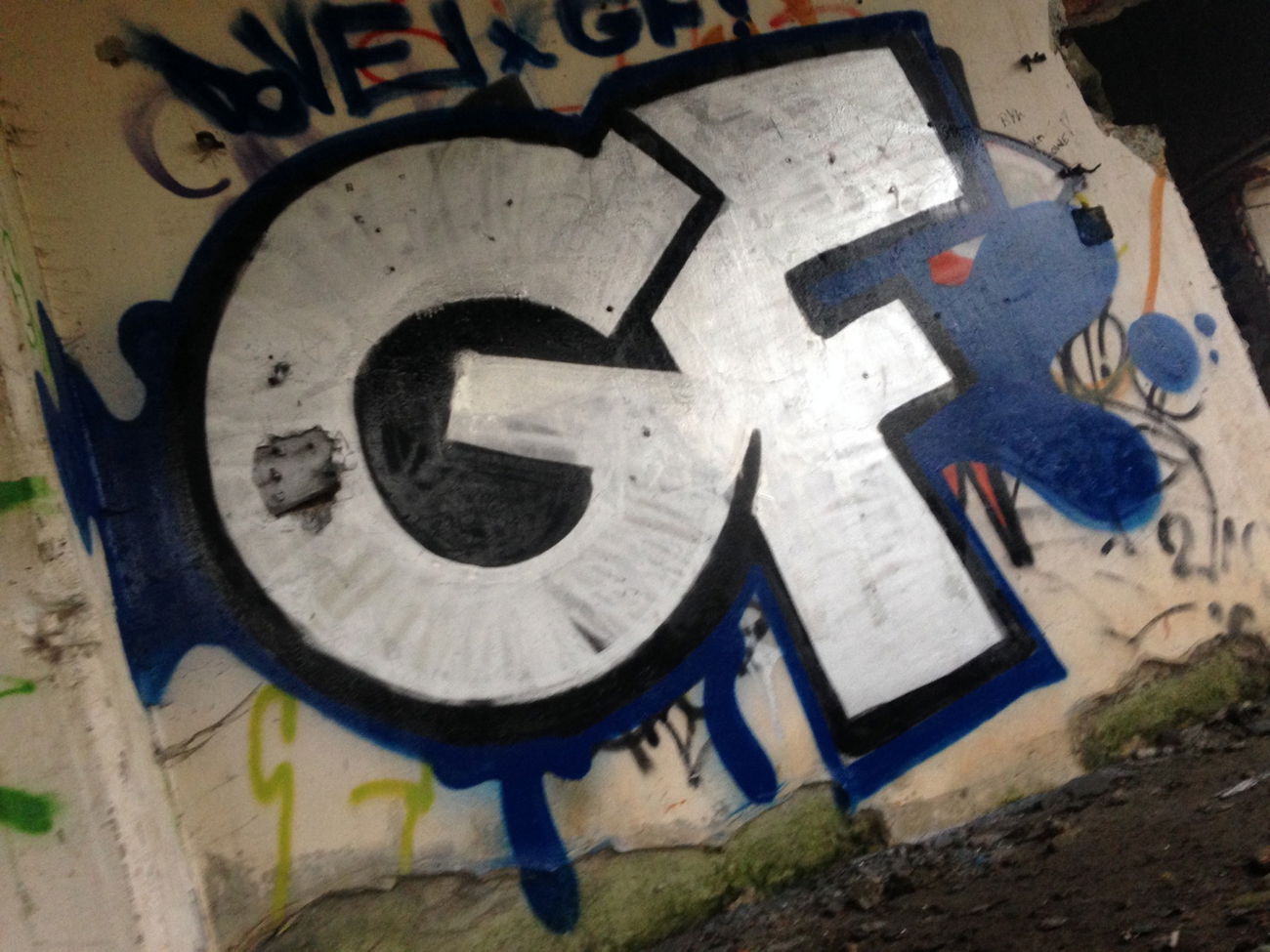 Graffiti Wall - Photo by DOVE1 - GFbanda