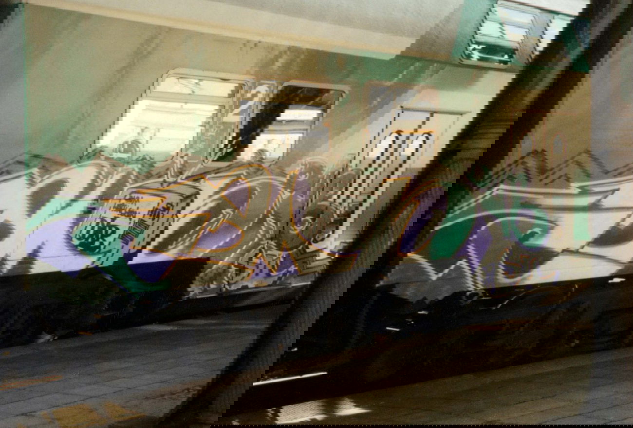 Graffiti Train - Photo by DRESDEN - Eros