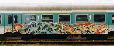 Graffiti Train - Photo by DRESDEN - Rate