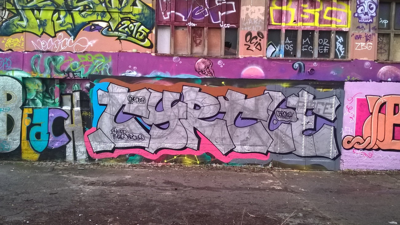 Graffiti Photo by DRESDEN (2017)