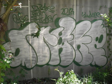 Graffiti Bombing - Photo by DRK - drk, drake