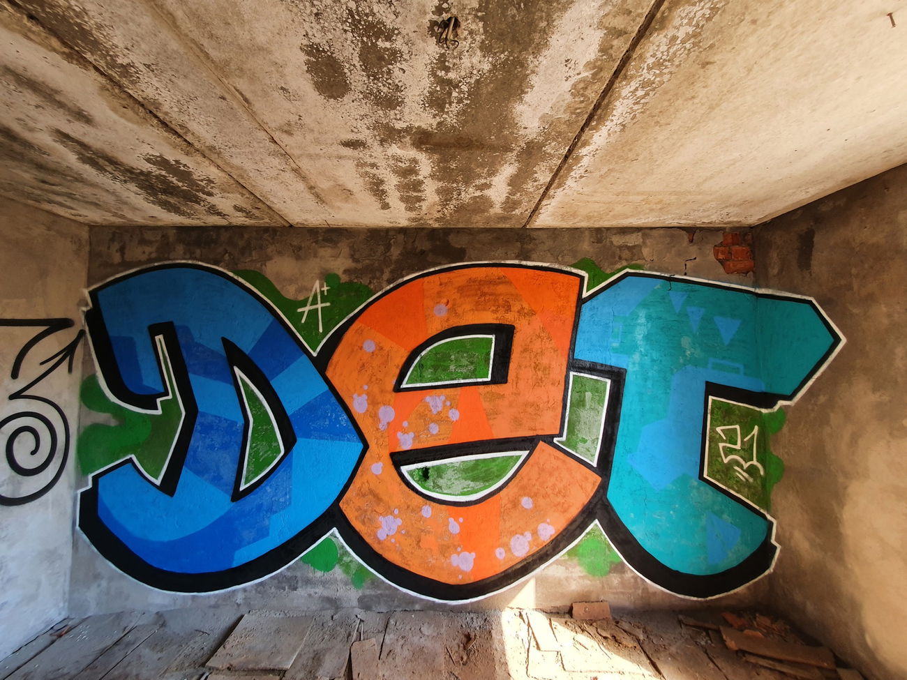 Graffiti Wall - Photo by DTR1 - graffitilatvia, latvia, abandoned (2021)