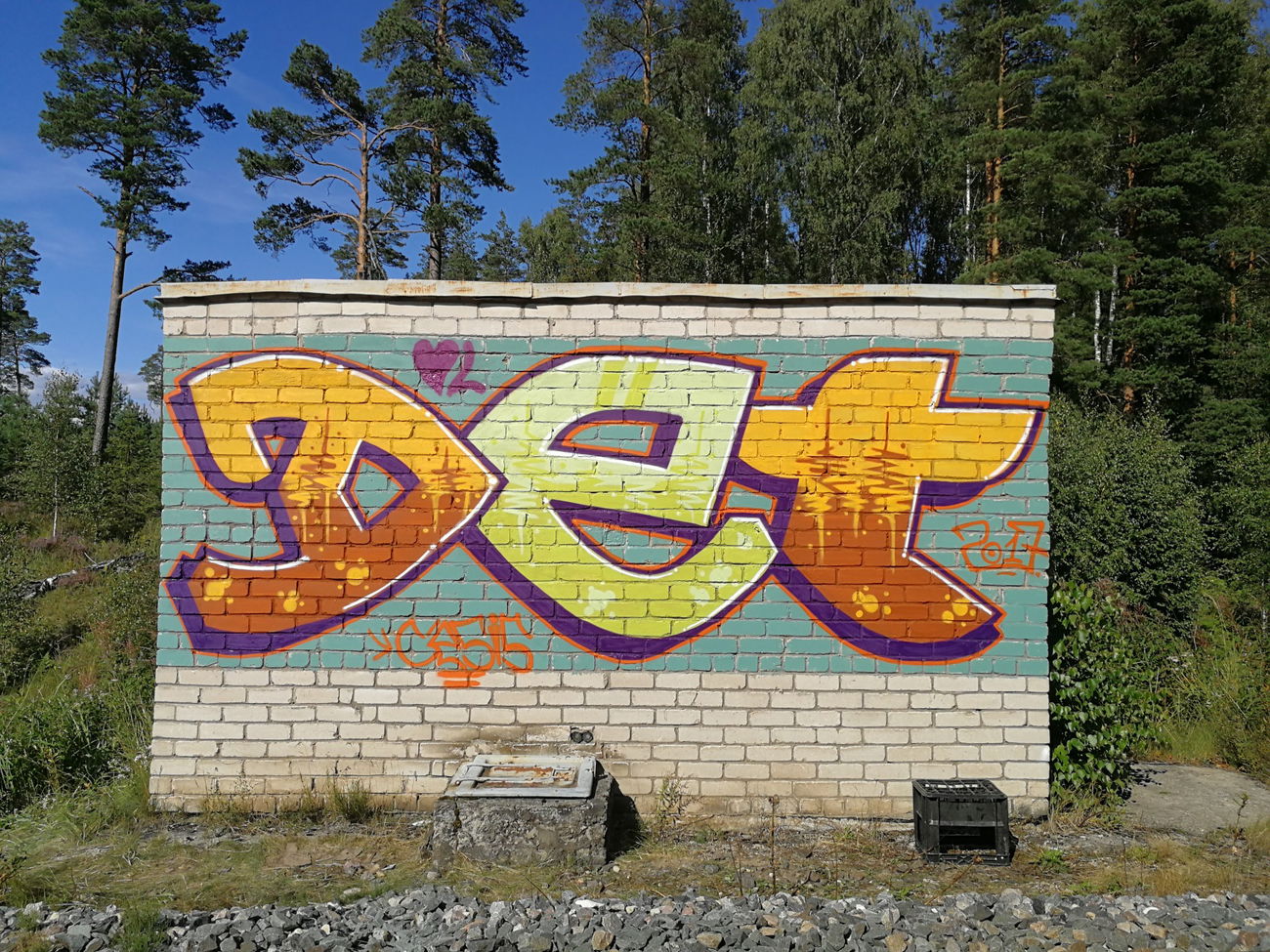 Graffiti Wall - Photo by DTR1 - simple, trainline, brickwall (2017)