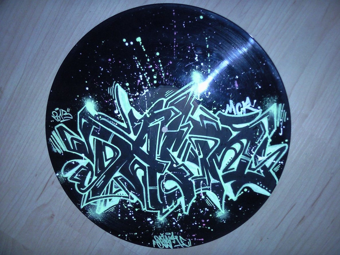 Graffiti Artwork - Photo by DaiaR - dair, daiar, vinyl (2013)