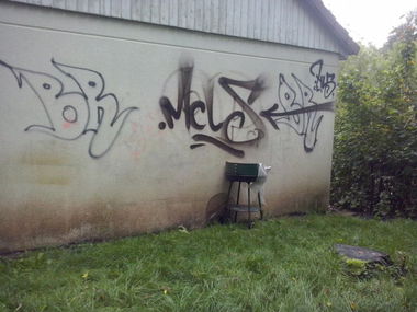 Graffiti Wall - Photo by DailySick - M, C, L