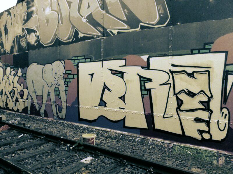 Graffiti Bombing - Photo by DasBastard - kbra