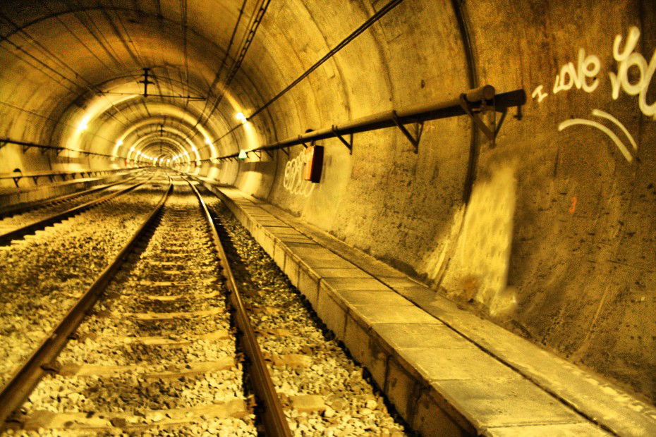 Graffiti Artwork in Istanbul - Photo by DaseStar - dase, tunnel (2013)