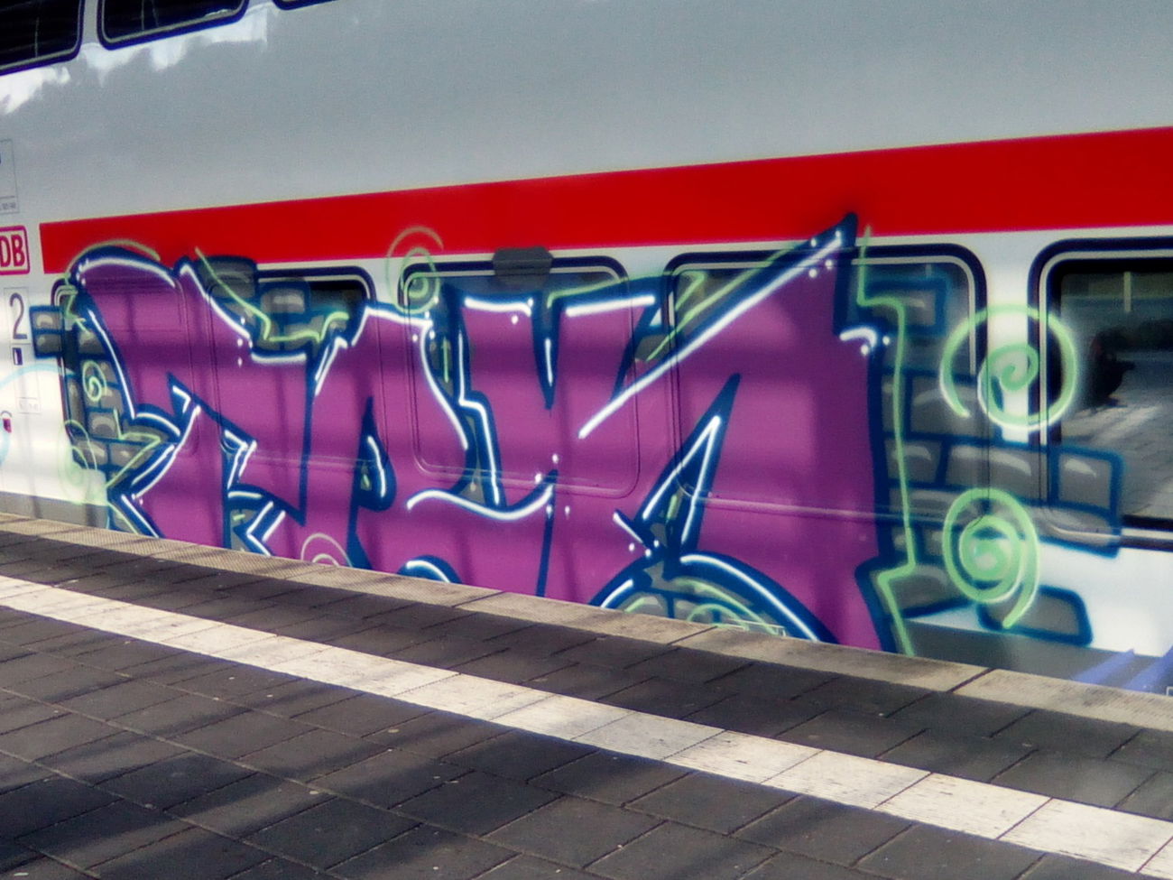 Graffiti Train - Photo by Dasistkunst