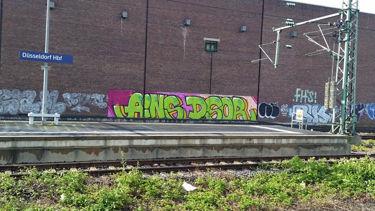 Graffiti Bombing - Photo by Dauer_Welle - AINS, DSOR