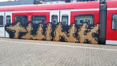 Graffiti Train - Photo by Dauer_Welle - THINK