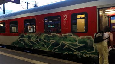 Graffiti Train - Photo by Dauer_Welle - ERYS, QMS