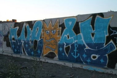 Graffiti Wall in Saint- p - Photo by Davay_nakleim - One, way, duek