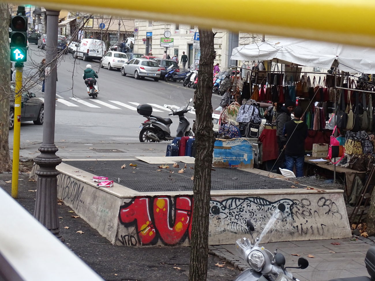 Graffiti Bombing in Rom - Photo by Daydreamer - 1UP, Roma, Rom