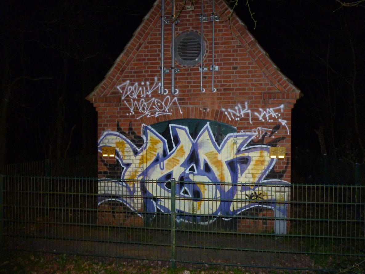 Graffiti Bombing - Photo by Daydreamer - yck, zerik, kezor
