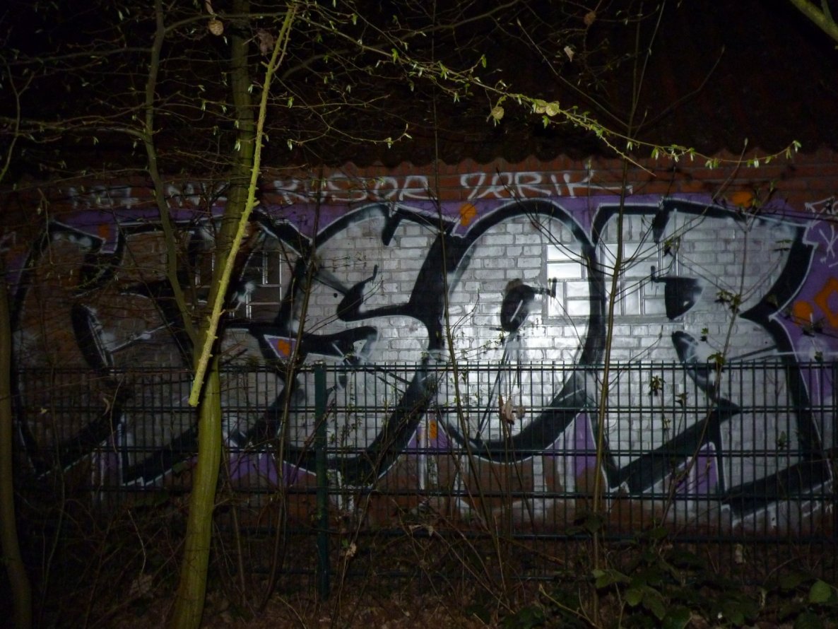 Graffiti Bombing - Photo by Daydreamer - kesor, zerik, 187 (2014)