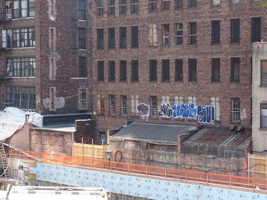 Graffiti Bombing in New york chelsea pier - Photo by Daydreamer - nyc, throwup, newyork