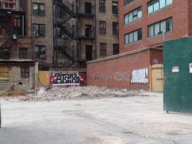 Graffiti Bombing in New york chinatown - Photo by Daydreamer - nyc, throwup, newyork