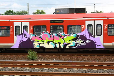 Graffiti Train - Photo by Dead07Monkey - Pens (2012)
