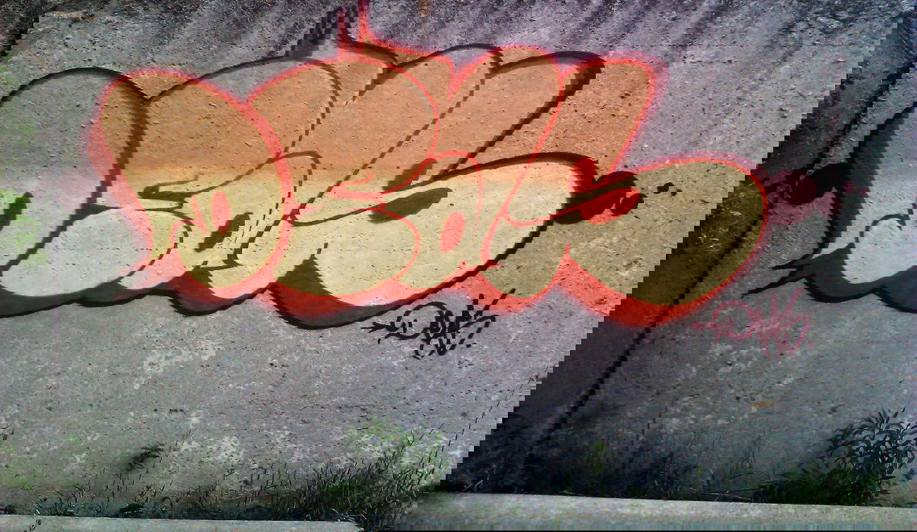 Graffiti Wall - Photo by Deas - Deas (2014)