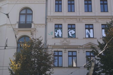 Graffiti Wall - Photo by Deebsn - Ap