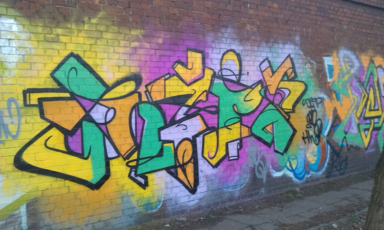 Graffiti Wall - Photo by DeiZzZz